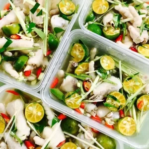 Gỏi chân gà ngâm sả tắc