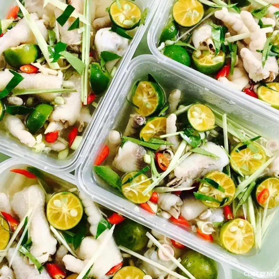 Gỏi chân gà ngâm sả tắc