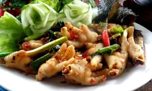 Chân gà xào sa tế