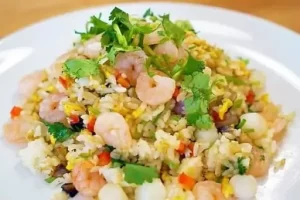 Cơm chiên giòn hải sản – Nghi’s Kitchen