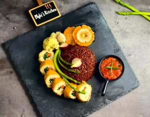 Cơm gạo lứt ức gà cuộn cải bó xôi – Sốt ớt chuông đỏ – Nghi’s Kitchen