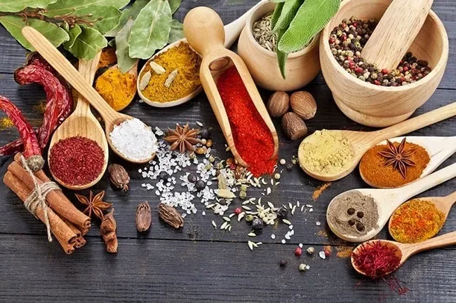 Nguyên liệu bền vững và nguồn gốc rõ ràng.