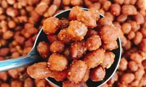 Đậu phộng rang bơ tỏi ớt – Nghi’s Kitchen