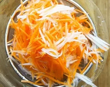 Dưa chua bánh mì – Thanh Bùi