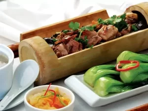 Gà nướng ống tre