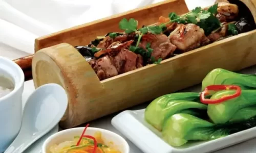 Gà nướng ống tre