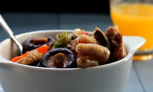 Gà om nấm hương