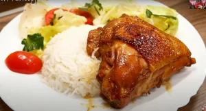 Gà ram ăn kèm cơm và salad – Vanh Khuyen