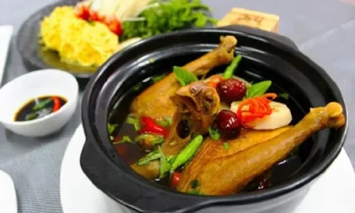 Gà tiềm ớt hiểm – Nghi’s Kitchen