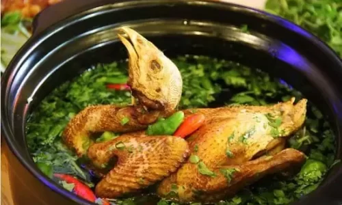 Gà tiềm ớt hiểm – Ryan Phạm