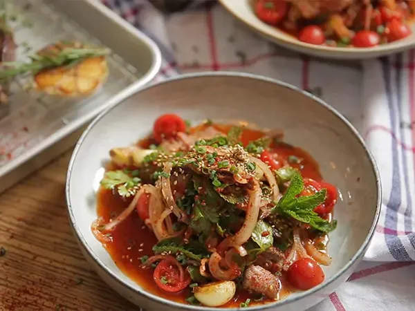 Gỏi bò chua ngọt kiểu Thái