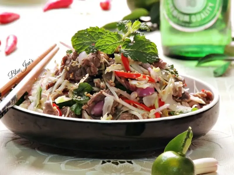 Gỏi bò nướng kiểu Thái