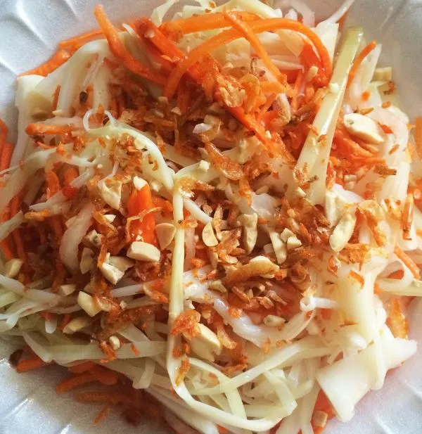 Gỏi bồn bồn tai heo