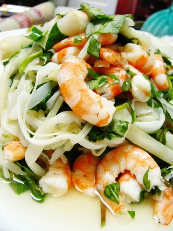 Gỏi bồn bồn tôm thịt