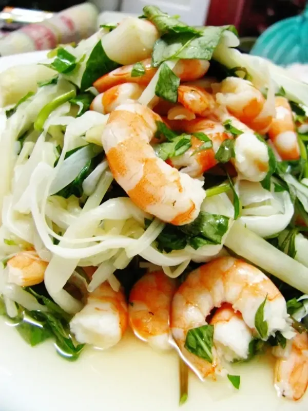 Gỏi bồn bồn tôm thịt