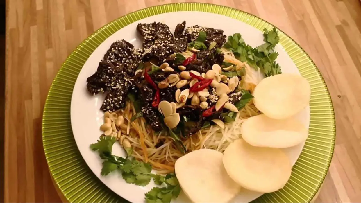 Gỏi đu đủ bò khô - Nghi's Kitchen