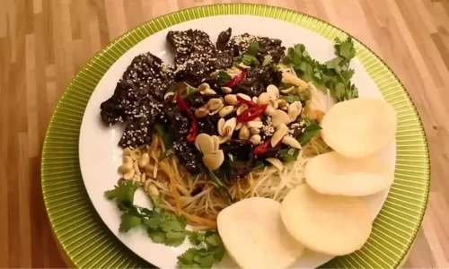 Gỏi đu đủ bò khô – Nghi’s Kitchen
