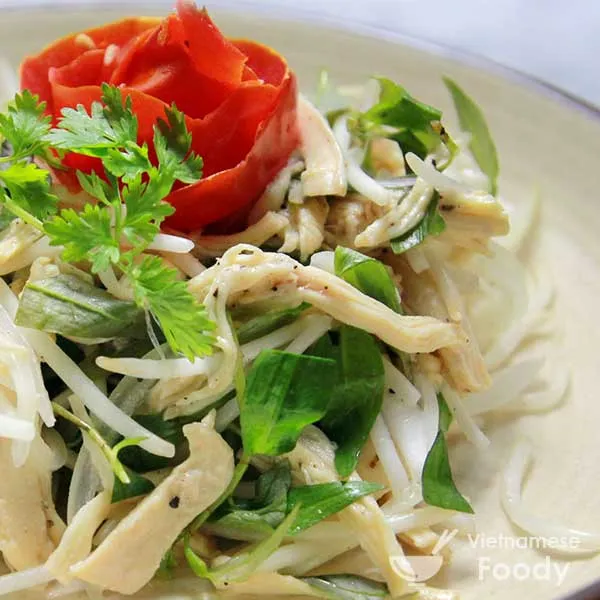 Gỏi gà rau răm miền Trung