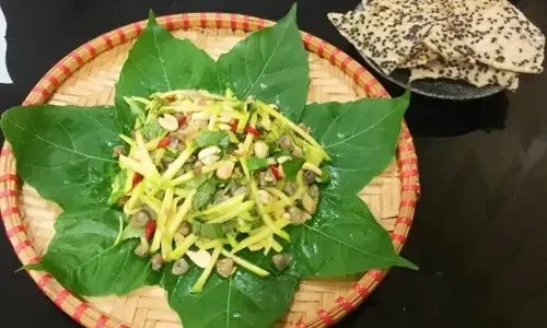 Gỏi hến trộn cóc