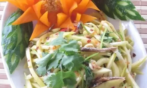 Gỏi xoài xanh cá cơm khô