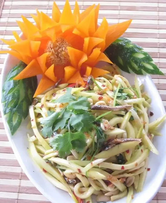 Gỏi xoài xanh cá cơm khô
