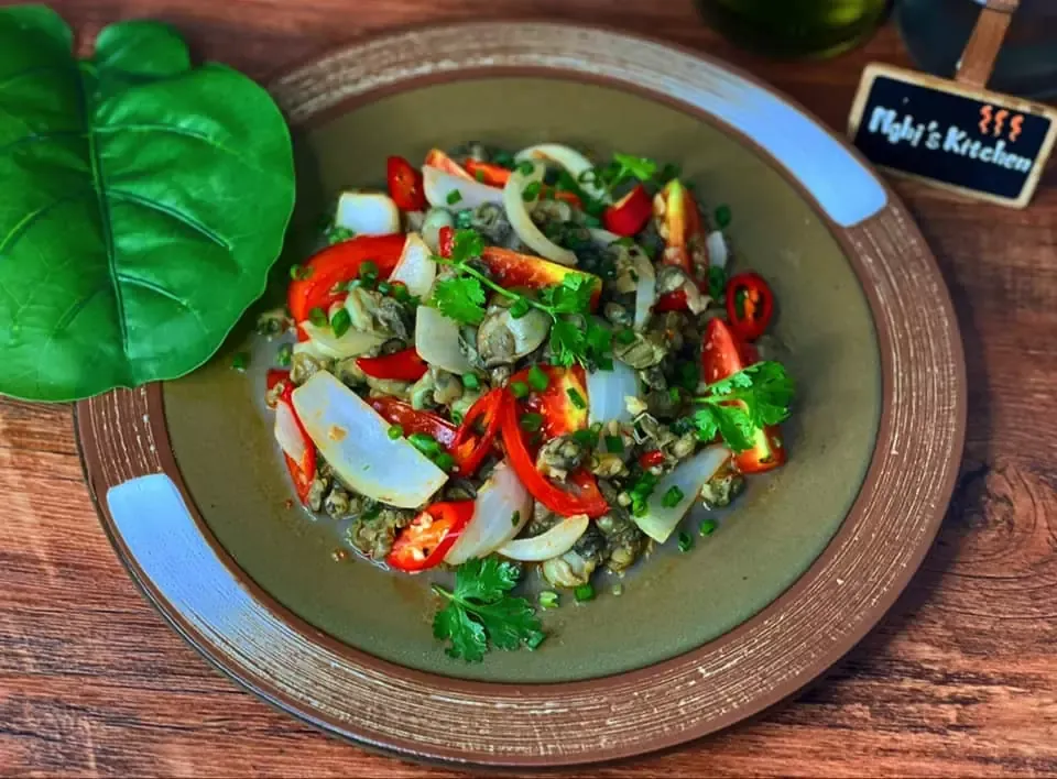 Hàu xúc bánh tráng - Sốt xào hàu - Nghi's Kitchen
