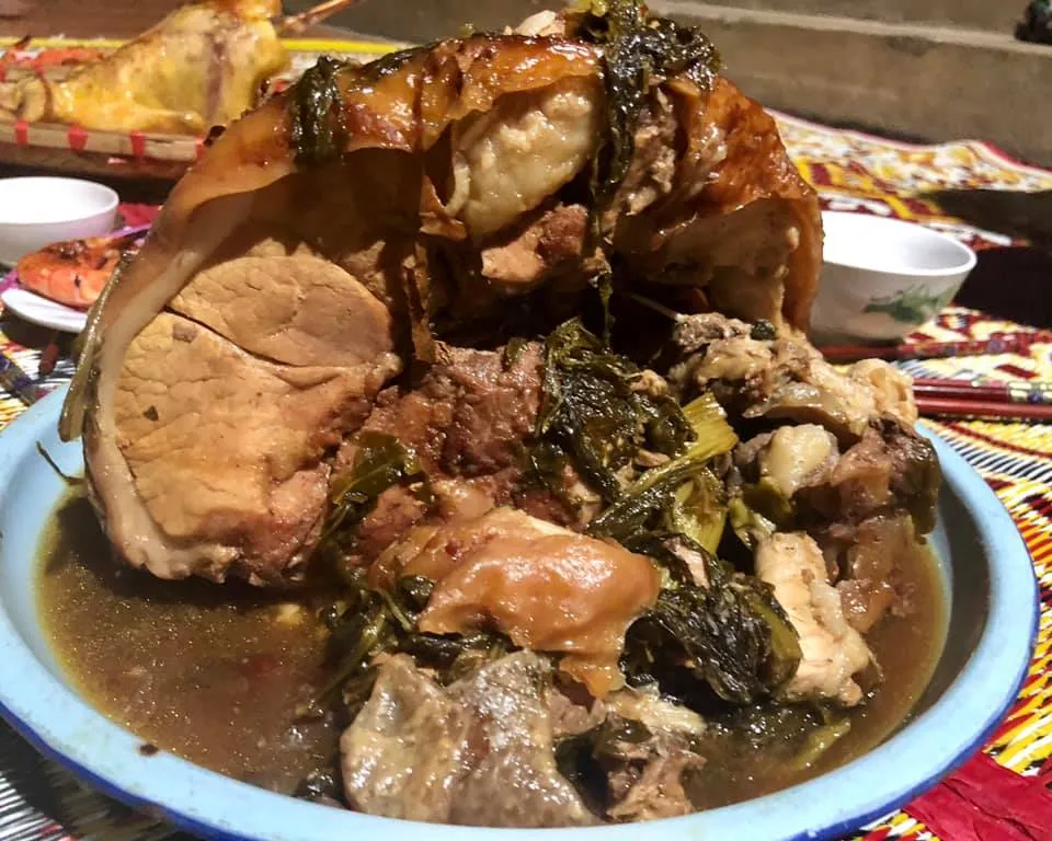 Heo Quay Kho Cải Chua - Thanh Bùi
