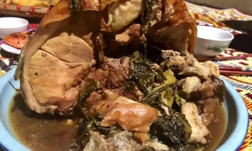 Heo Quay Kho Cải Chua – Thanh Bùi