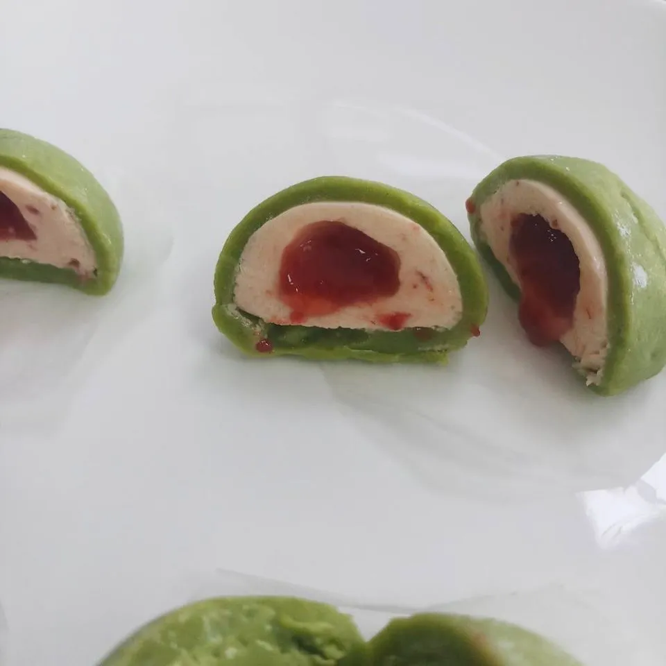 Kem dâu phô mai nhân  Mochi - Huynh Hieu Nguyen