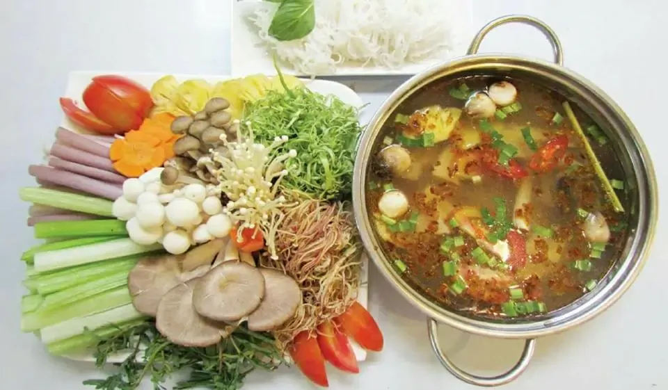 Lẩu nấm hoa chay - Thụy Như