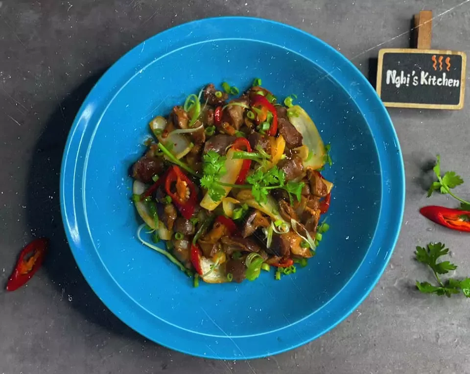 Sốt xào tương cay - Lòng mề gà xào tương cay - Nghi's Kitchen