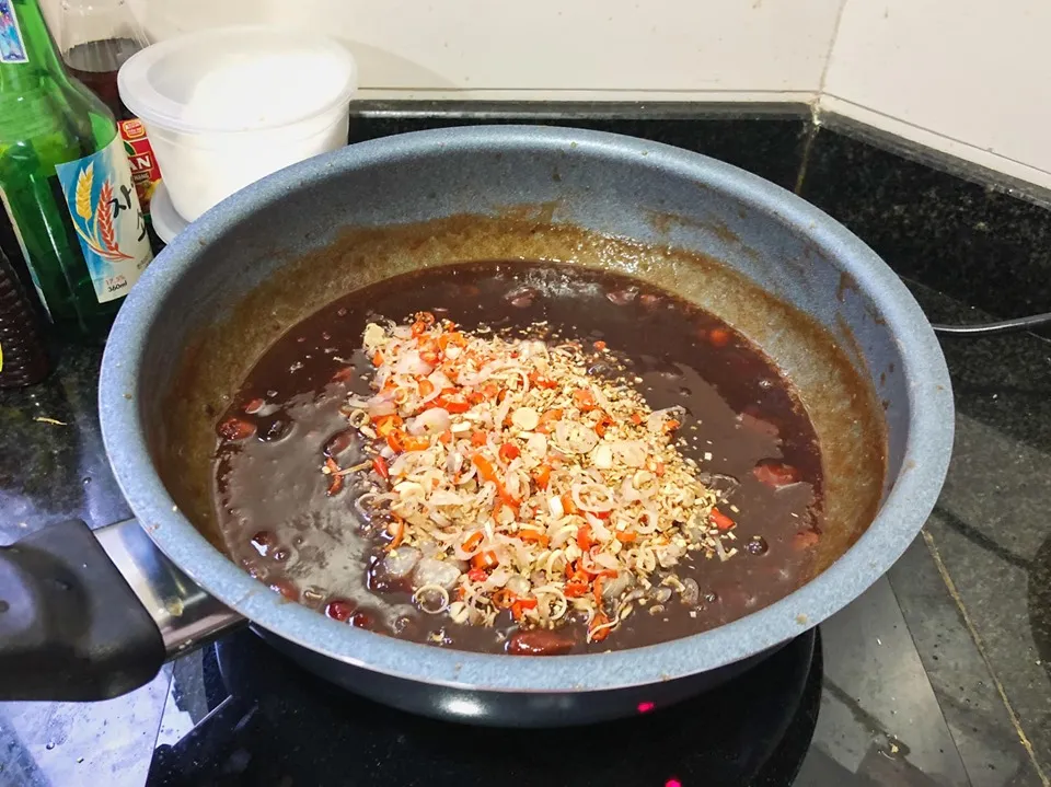 Mắm ruốc me Thái chấm xoài