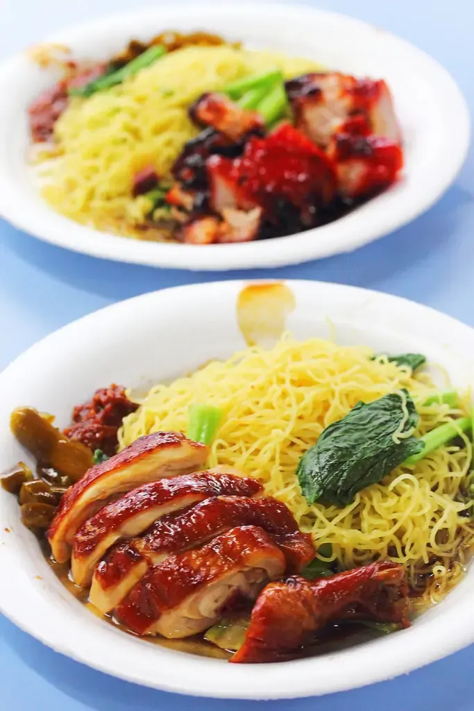 Nấu nước dùng mì từ nước om gà xì dầu Singapore