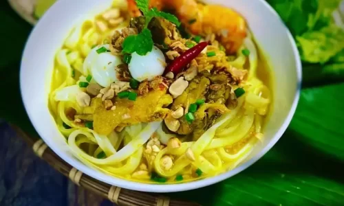 Mì quảng gà – Nghi’s Kitchen