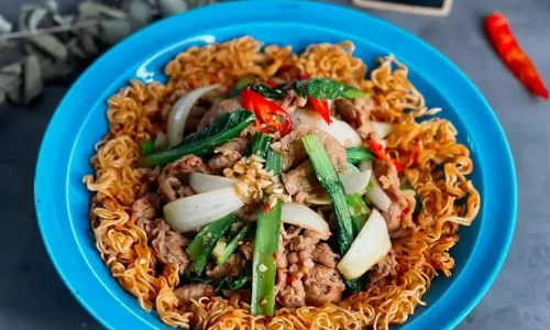 Mì giòn xào bắp bò – Sốt xào bò – Nghi’s Kitchen
