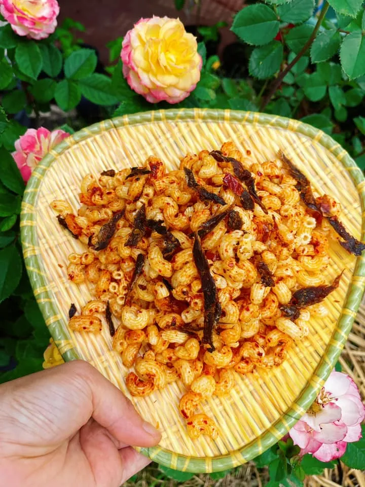 Nui cháy tỏi - Nghi's Kitchen