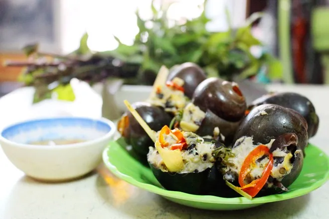 Ốc bươu nhồi thịt hấp gừng sả  - Thụy Như