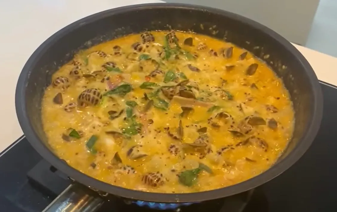 Ốc hương sốt sả sữa - Sốt bơ xào ốc - Nghi's Kitchen