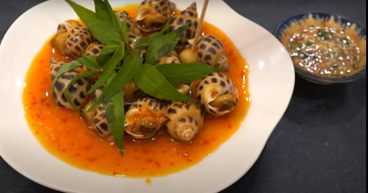 Chia sẻ cơ bản về bảo quản ốc khi kinh doanh - Ốc hương xào bơ tỏi - Natha Food
