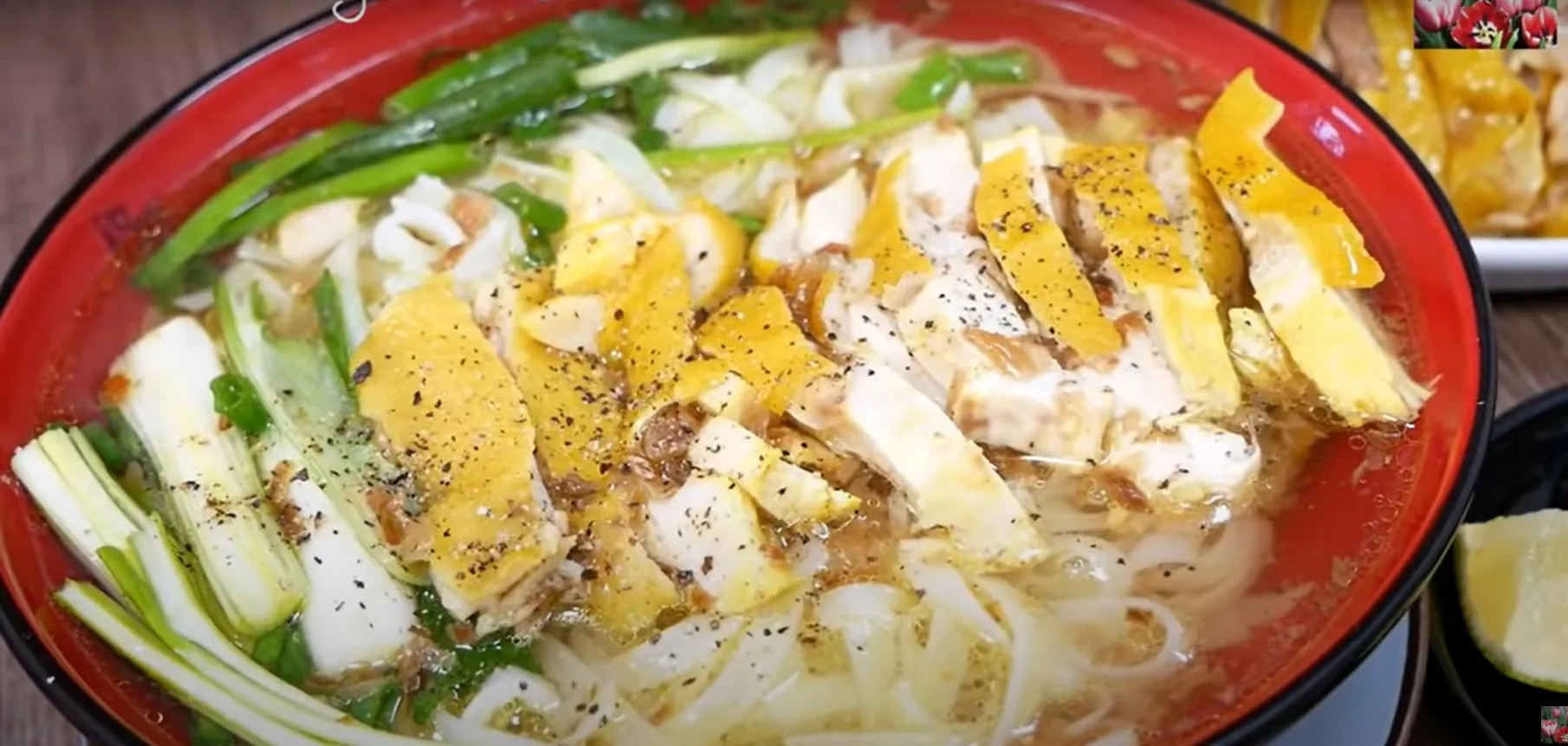 Phở gà - Cách nhuộm da gà vàng - Vanh Khuyen