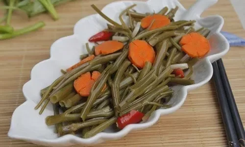Dưa chua rau muống – Thanh Bùi