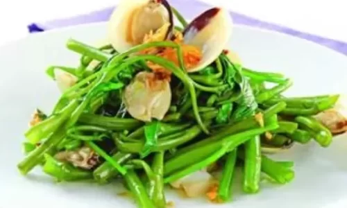 Rau Muống Xào Ngao – Christine Ha