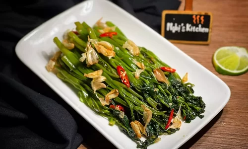Rau muống xào tỏi – Sốt tỏi xào rau – Nghi’s Kitchen