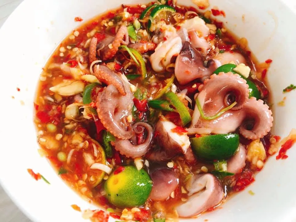Sốt trộn tái chanh kiểu Thái