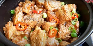 Sườn non kho tiêu, kho tộ – Vanh Khuyen