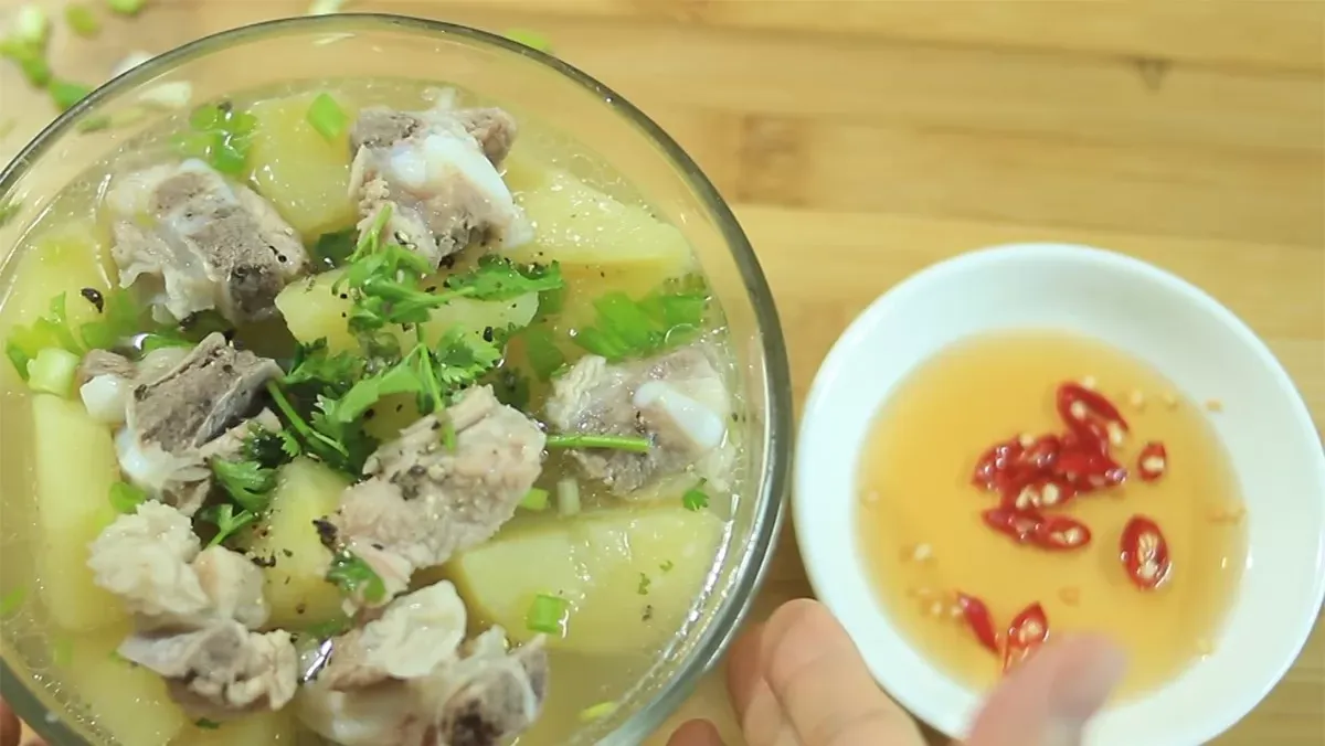 Sườn nấu khoai tây