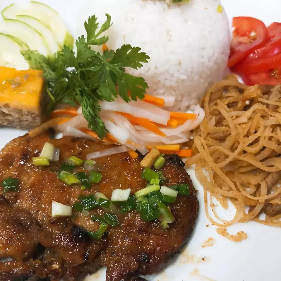 Sườn nướng cơm tấm - Huỳnh Hiếu Nguyễn