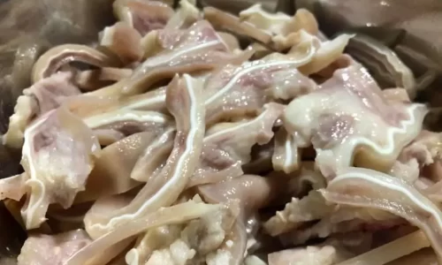 Tai heo ngâm giấm – Thanh Bùi