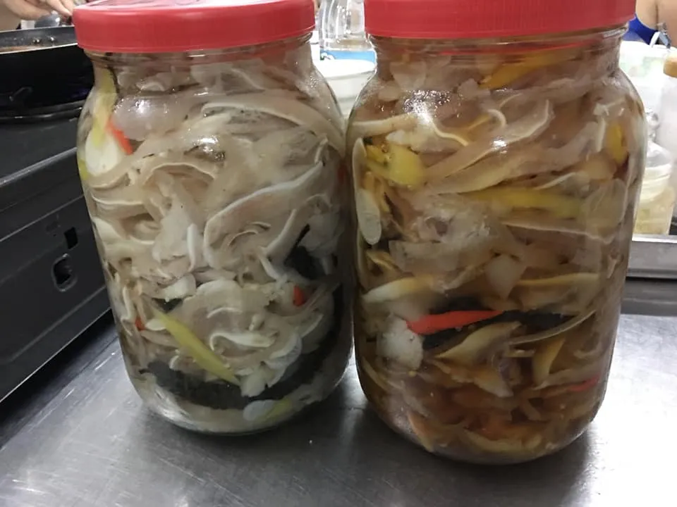 Tai heo ngâm giấm và ngâm mắm - Huỳnh Hiếu Nguyễn