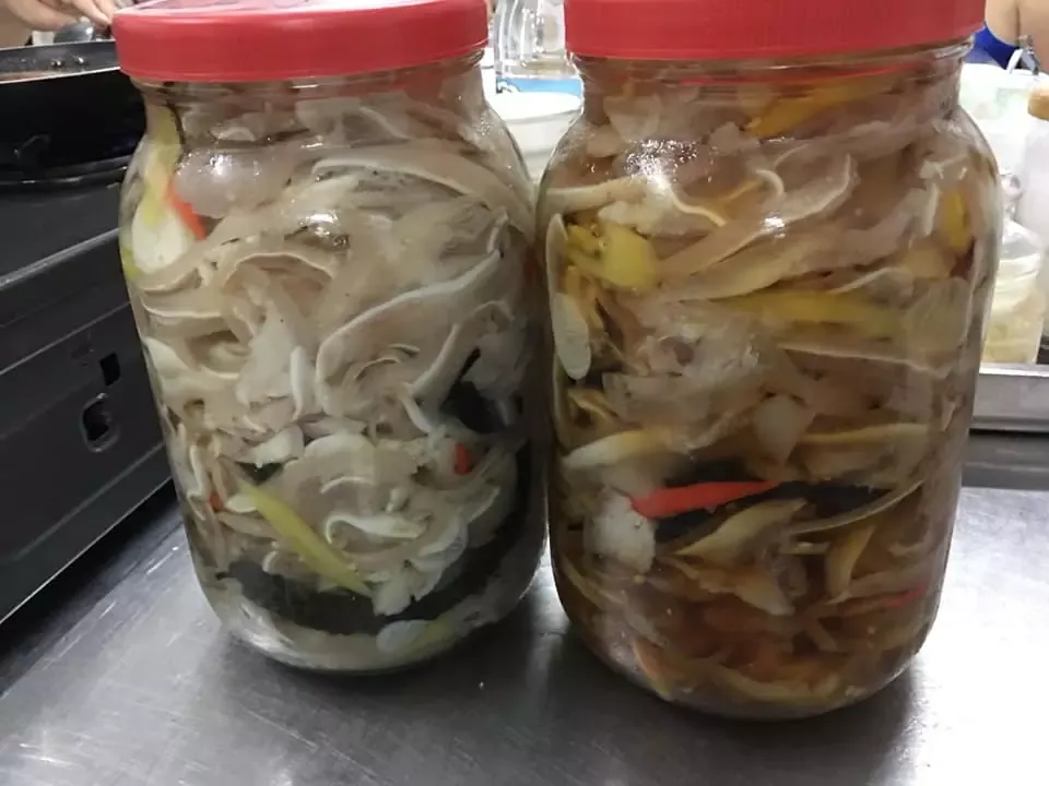 Tai heo ngâm giấm và ngâm mắm - Huỳnh Hiếu Nguyễn